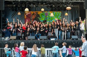 Les bénévoles sur la grande scène